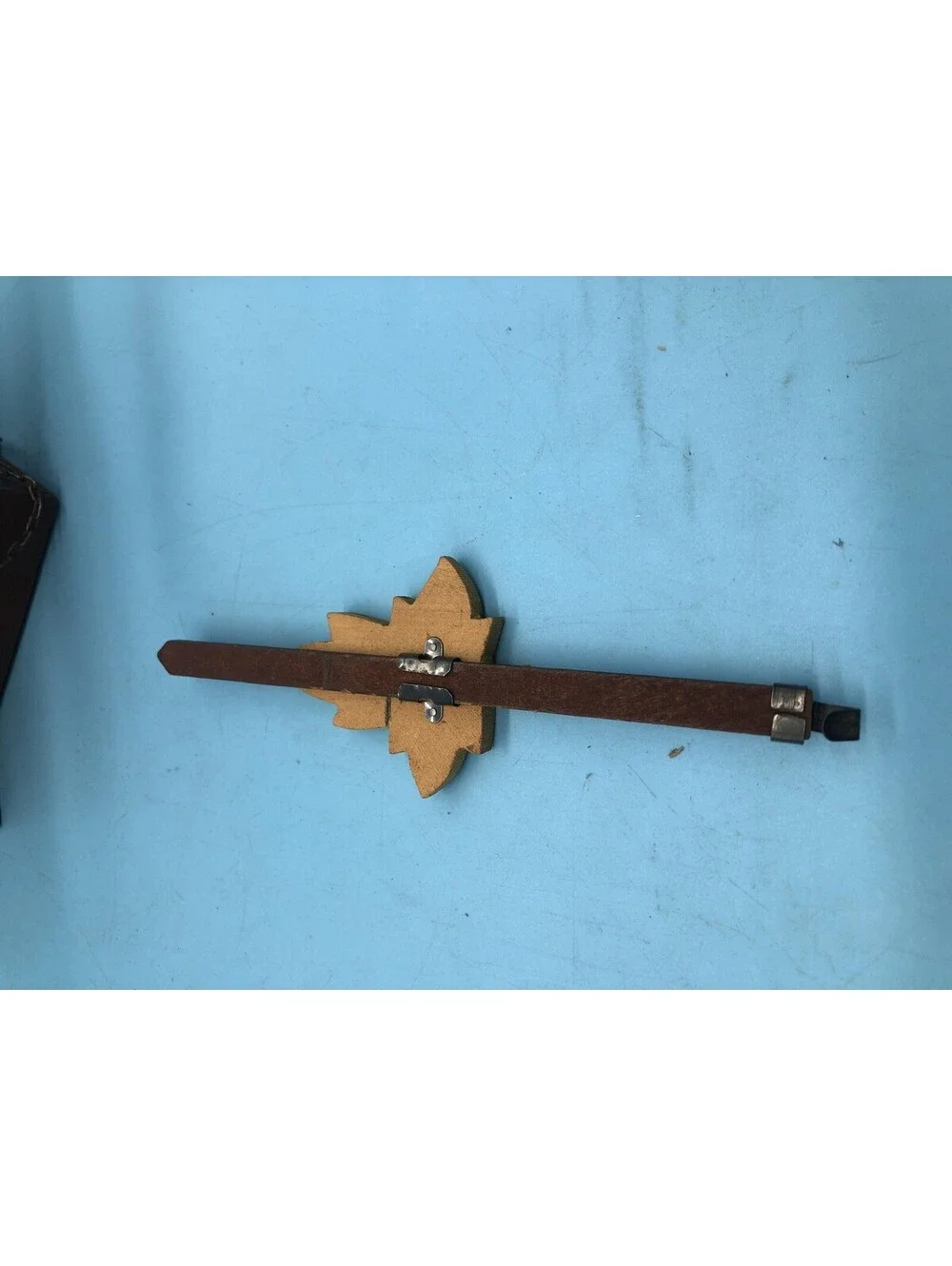 Small Brown Wood Wall Cuckoo Clock Mechanical Pendulum Pinecone Weights Birds